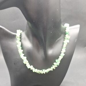 🌿 Aventurine Chip Bead Necklace – 16" – Natural Stone – Boho / Healing Crystal